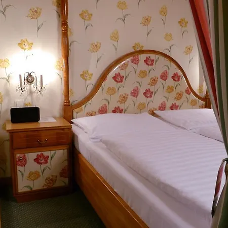 מלון Hohenstauffen 3*